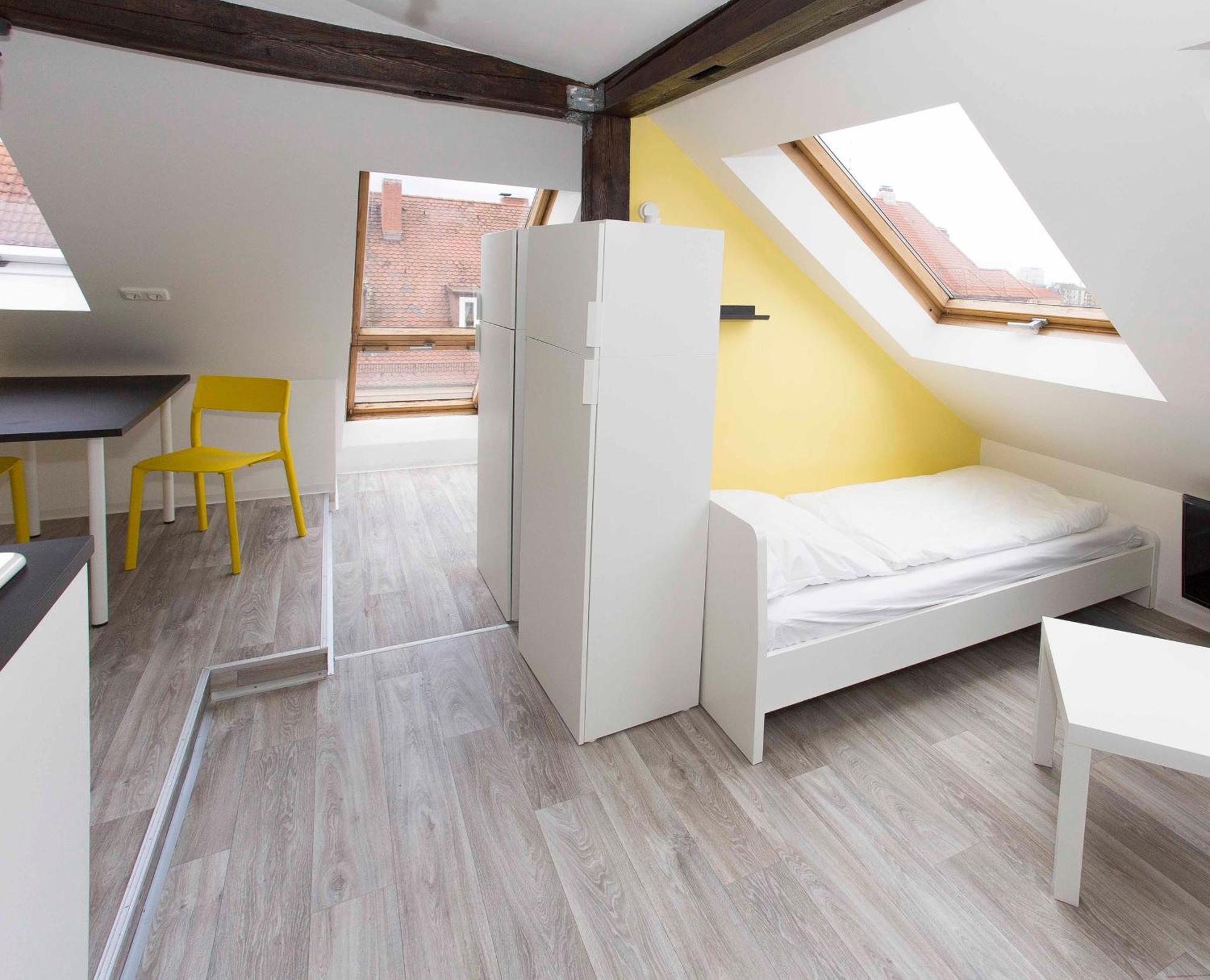 Zentral Gelegene Monteur-dg-wohnung Apartament *